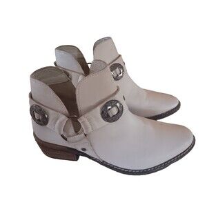 Chinese Laundry Austin Leather Ankle Boot Bone Color Booties Low Heel SZ 7.5